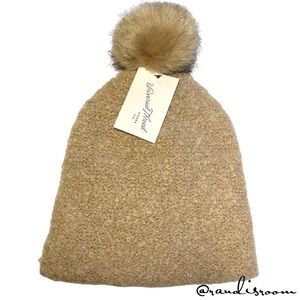 NWT Universal Thread Women’s Tan Knit Wool Winter Beenie Hat w/Pom Pom